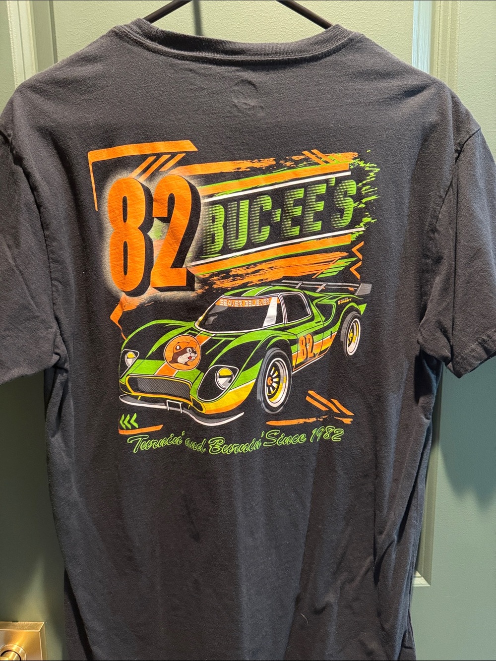 Buc-ee's Men's Black '82 Racing Graphic Short Sleeve Tee